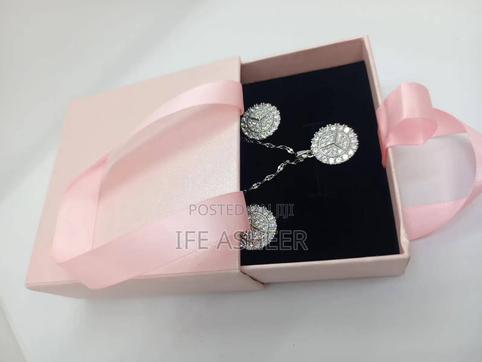 Ladies Set Of Silver Jewelry